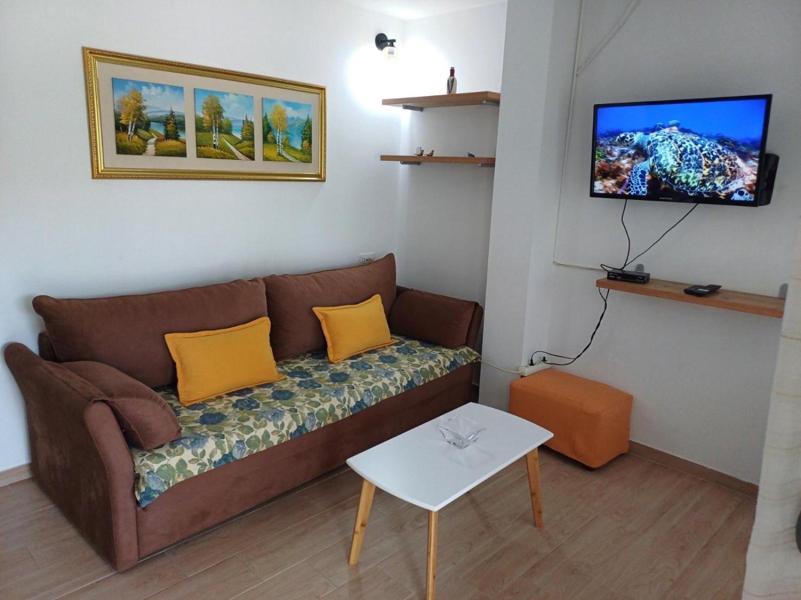 The White House Appartement Divjake Buitenkant foto