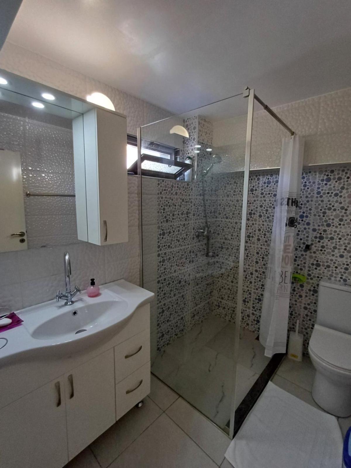 The White House Appartement Divjake Buitenkant foto
